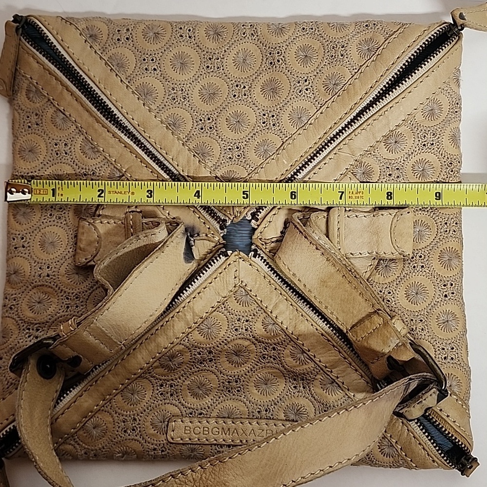 Vintage Y2K BCBG Maxaria Tan Unique Rare Handbag. - Picture 12 of 13